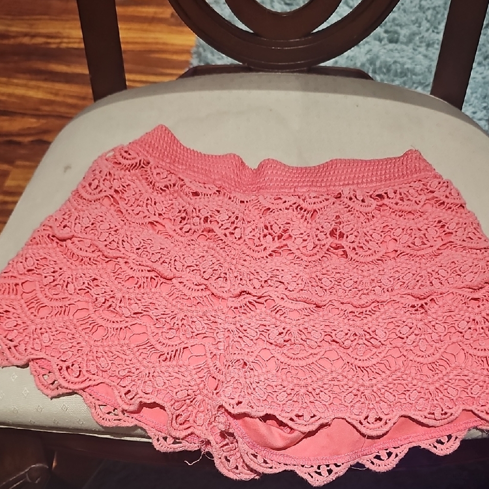 Epic Threads‎ Lace Overlay Coral Shorts size large Juniors